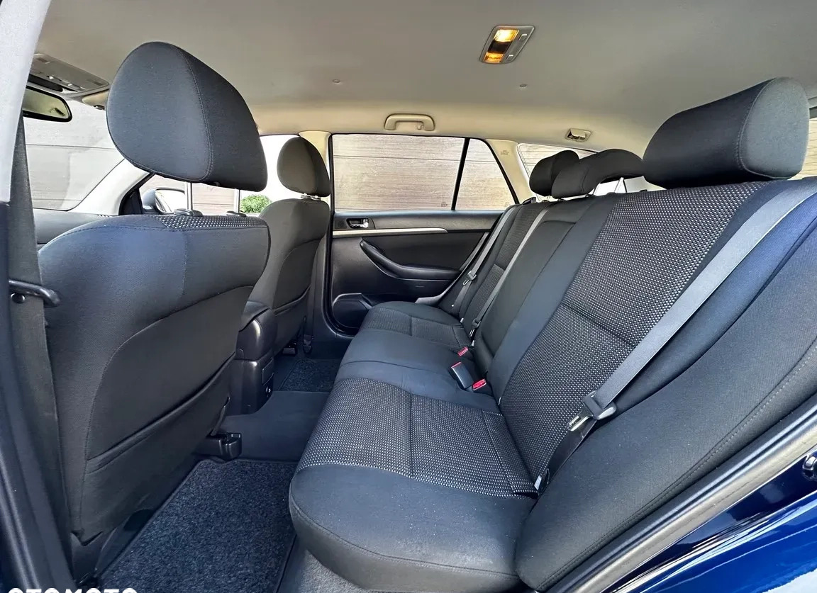 Toyota Avensis cena 18700 przebieg: 260000, rok produkcji 2006 z Radom małe 466